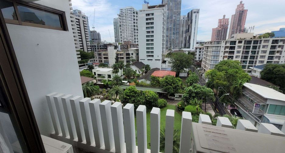 Condo en alquiler de 4 habitaciones en Khlong Toei, Bangkok