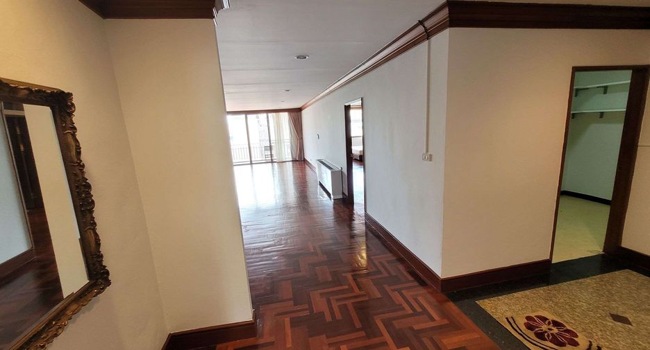 Condo en alquiler de 4 habitaciones en Khlong Toei, Bangkok