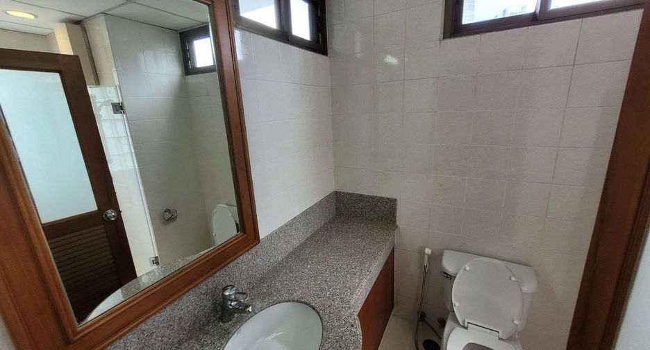 Condo en alquiler de 4 habitaciones en Khlong Toei, Bangkok