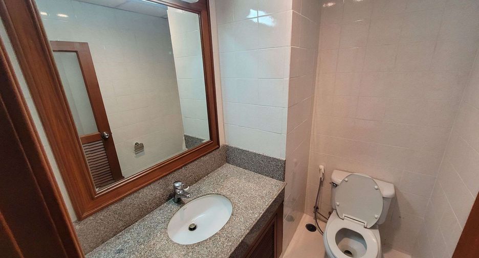 Condo en alquiler de 4 habitaciones en Khlong Toei, Bangkok