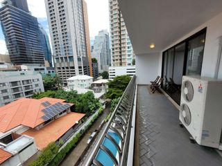 Condo en alquiler de 4 habitaciones en Khlong Toei, Bangkok