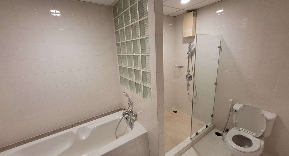 Condo en alquiler de 4 habitaciones en Khlong Toei, Bangkok
