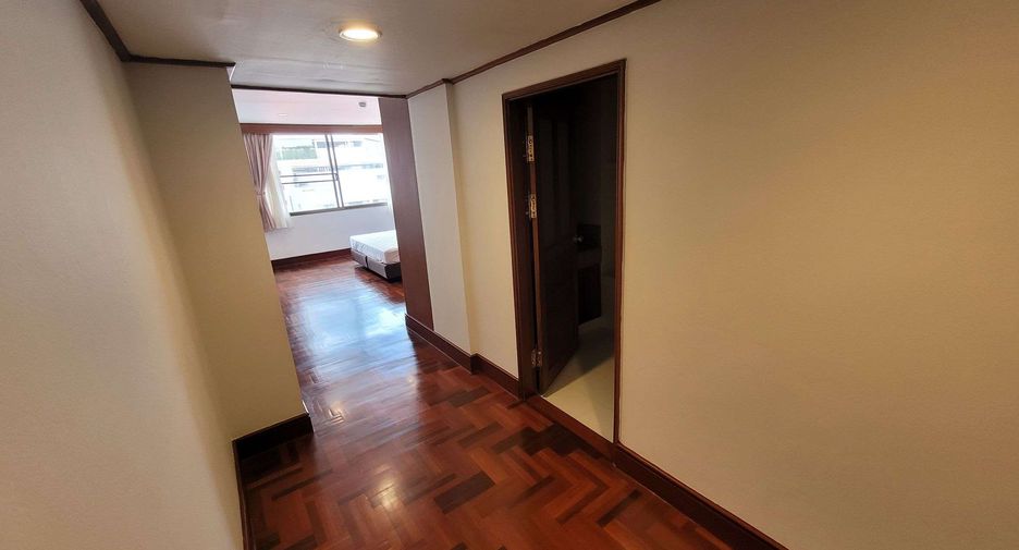 Condo en alquiler de 4 habitaciones en Khlong Toei, Bangkok