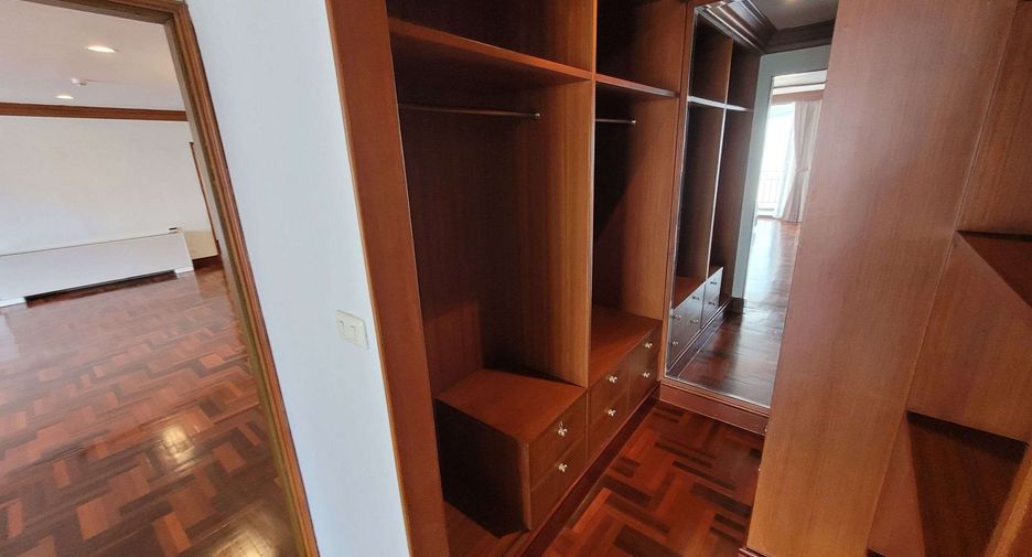 Condo en alquiler de 4 habitaciones en Khlong Toei, Bangkok
