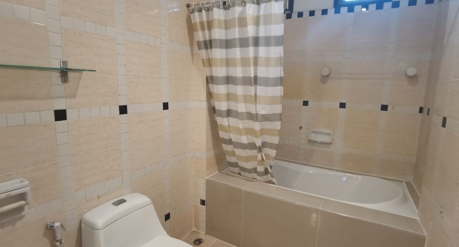 For rent 4 bedrooms house in Khlong Toei, Bangkok