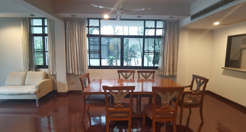 For rent 4 bedrooms house in Khlong Toei, Bangkok