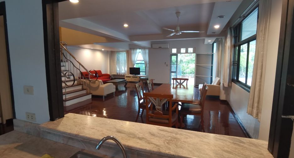 For rent 4 bedrooms house in Khlong Toei, Bangkok