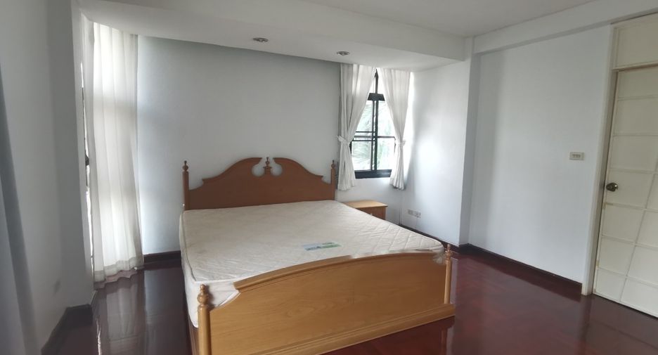 For rent 4 bedrooms house in Khlong Toei, Bangkok
