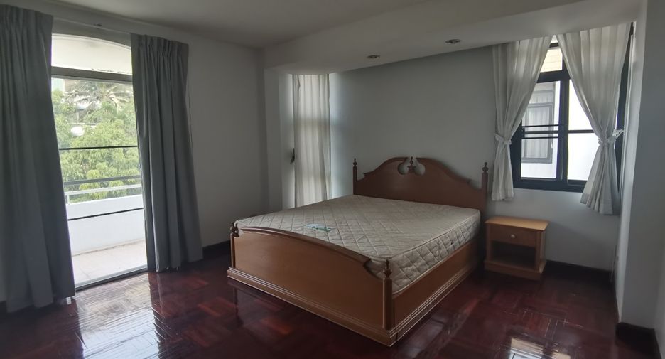 For rent 4 bedrooms house in Khlong Toei, Bangkok