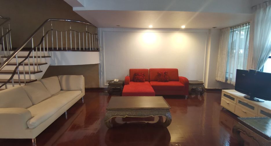 For rent 4 bedrooms house in Khlong Toei, Bangkok