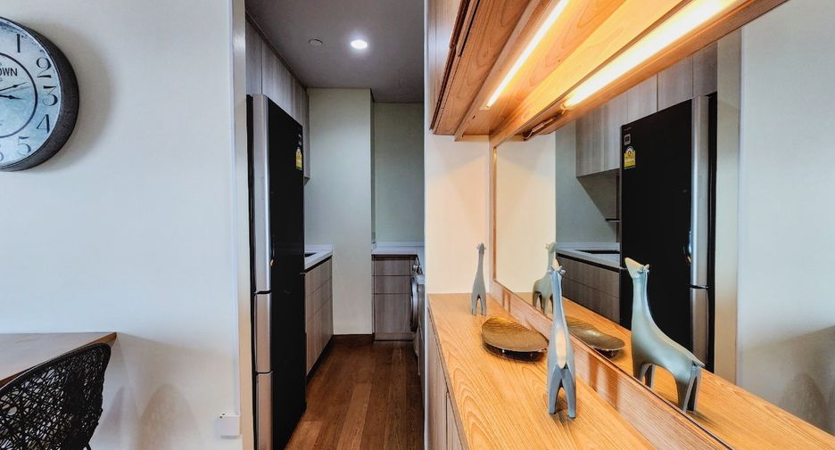 For rent 2 bedrooms condo in Khlong Toei, Bangkok