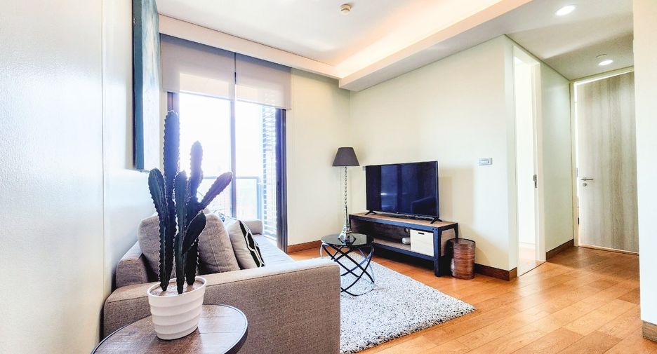 For rent 2 bedrooms condo in Khlong Toei, Bangkok