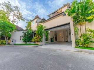For sale 7 bedrooms villa in Jomtien, Pattaya