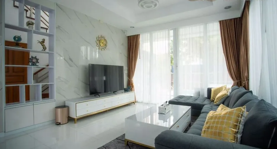 À louer 5 chambres villa à Bang Lamung, Chonburi