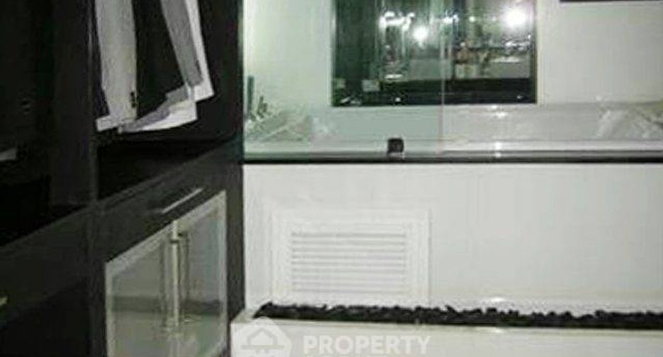 À louer et à vendre 1 chambre condo à Khlong Toei, Bangkok