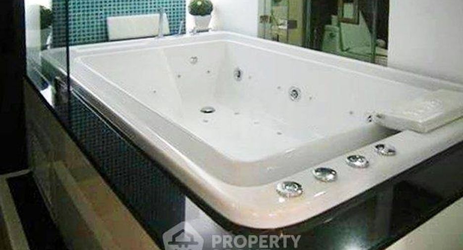 À louer et à vendre 1 chambre condo à Khlong Toei, Bangkok