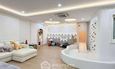 Casa en venta de 4 habitaciones en Prawet, Bangkok