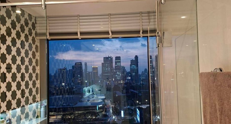For sale 3 bedrooms condo in Khlong Toei, Bangkok