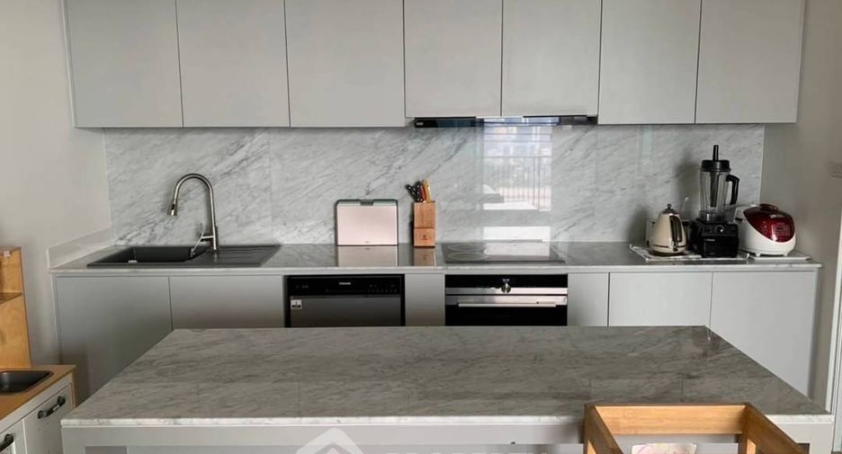 For sale 3 bedrooms condo in Khlong Toei, Bangkok