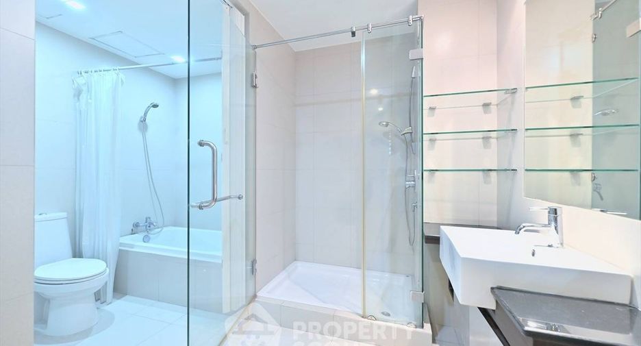 For rent 2 bedrooms condo in Watthana, Bangkok