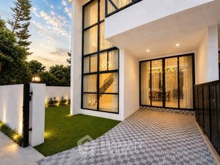 For rent 4 bedrooms townhouse in Bang Lamung, Chonburi