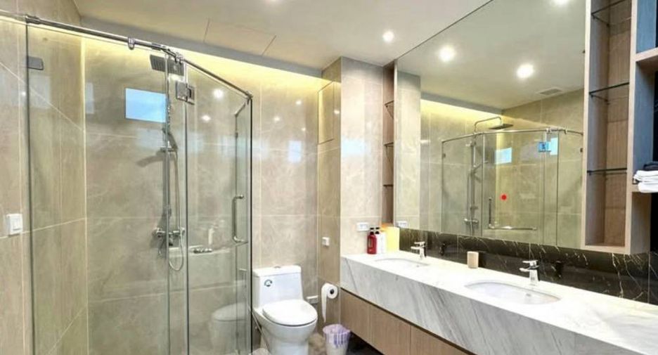 For rent 3 bedrooms condo in Bang Rak, Bangkok