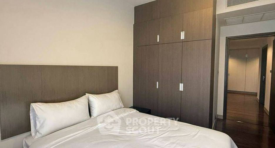 For rent 3 bedrooms apartment in Khlong Toei, Bangkok