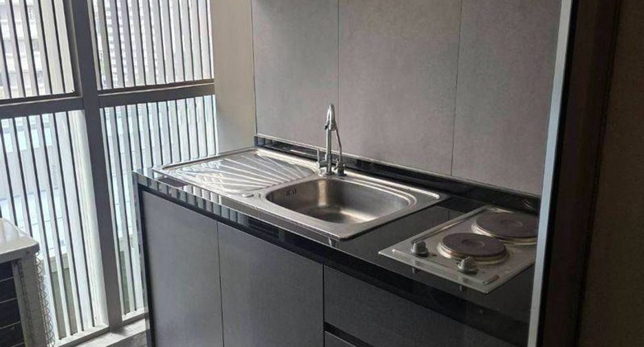 For rent 3 bedrooms apartment in Khlong Toei, Bangkok