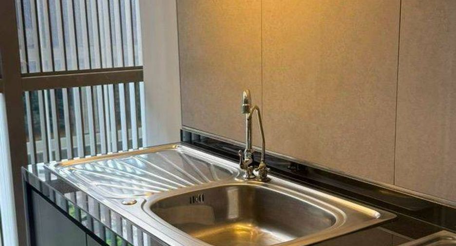 For rent 3 bedrooms apartment in Khlong Toei, Bangkok
