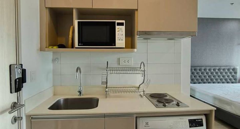 Wohnung zur Miete mit 1 Zimmer in Bang Rak, Bangkok