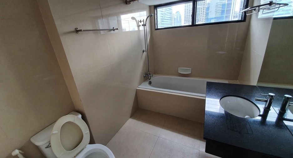 Condo en alquiler de 3 habitaciones en Khlong Toei, Bangkok
