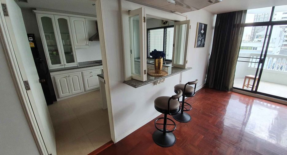 Condo en alquiler de 3 habitaciones en Khlong Toei, Bangkok