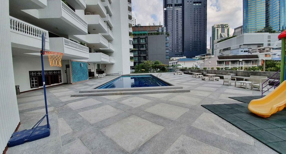 Condo en alquiler de 3 habitaciones en Khlong Toei, Bangkok