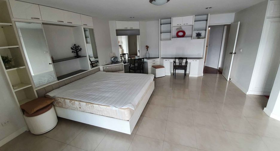 Condo en alquiler de 3 habitaciones en Khlong Toei, Bangkok