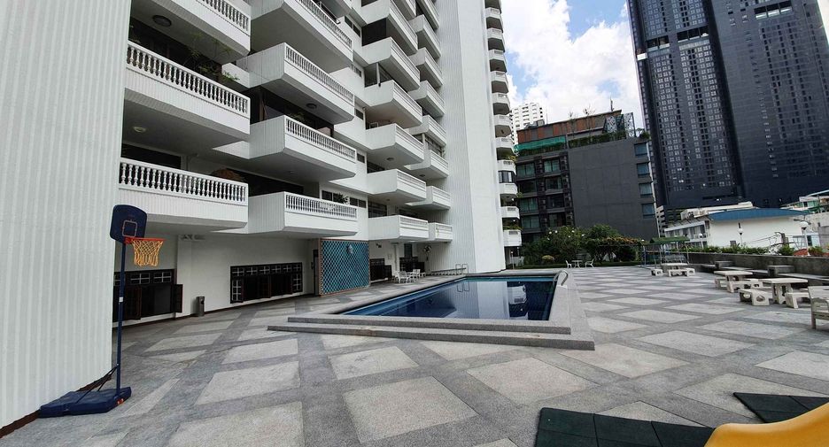 Condo en alquiler de 3 habitaciones en Khlong Toei, Bangkok