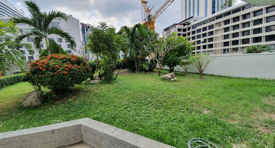 Condo en alquiler de 3 habitaciones en Khlong Toei, Bangkok
