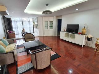 Condo en alquiler de 3 habitaciones en Khlong Toei, Bangkok