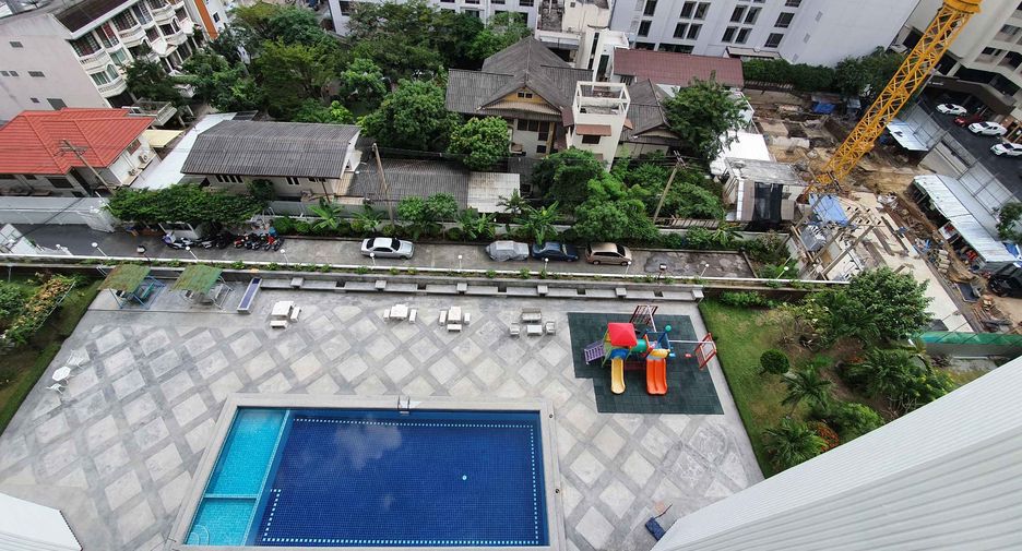 Condo en alquiler de 3 habitaciones en Khlong Toei, Bangkok
