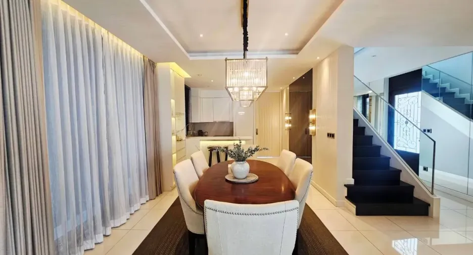 Casa en alquiler de 4 habitaciones en Bang Lamung, Chonburi