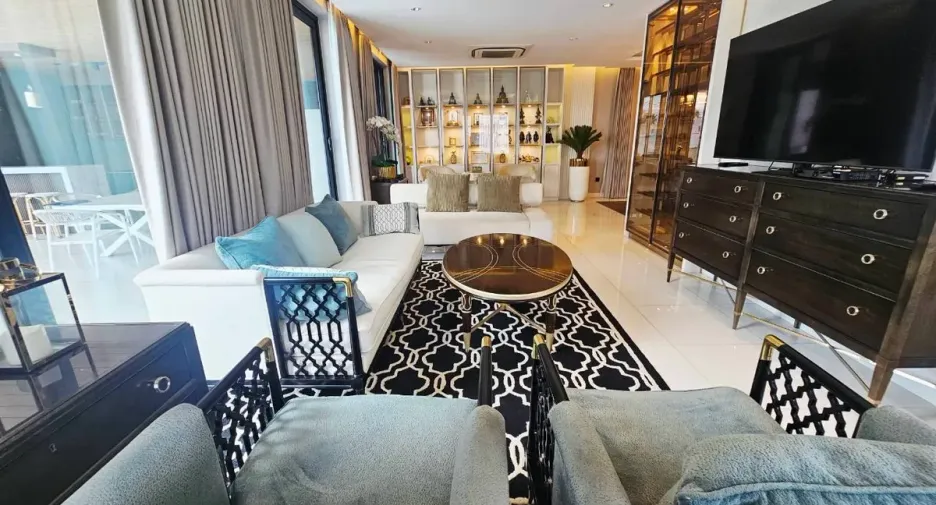Casa en alquiler de 4 habitaciones en Bang Lamung, Chonburi