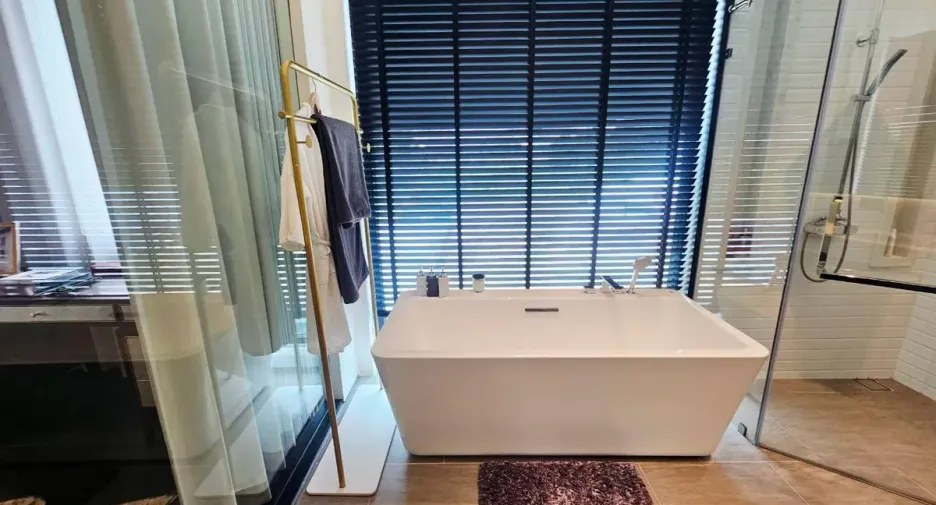 Casa en alquiler de 4 habitaciones en Bang Lamung, Chonburi