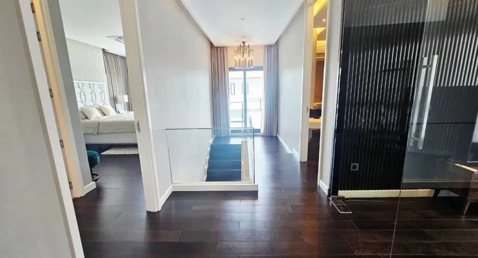 Casa en alquiler de 4 habitaciones en Bang Lamung, Chonburi