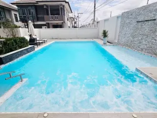 Casa en alquiler de 4 habitaciones en Bang Lamung, Chonburi