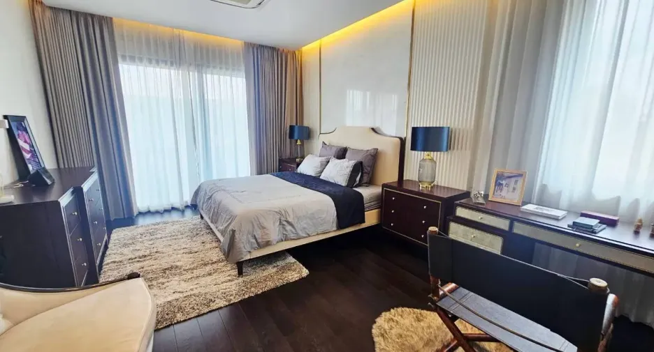 Casa en alquiler de 4 habitaciones en Bang Lamung, Chonburi