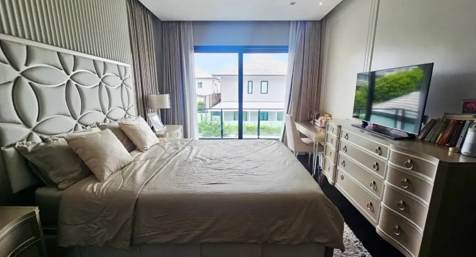Casa en alquiler de 4 habitaciones en Bang Lamung, Chonburi