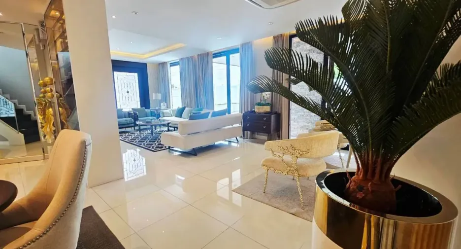 Casa en alquiler de 4 habitaciones en Bang Lamung, Chonburi