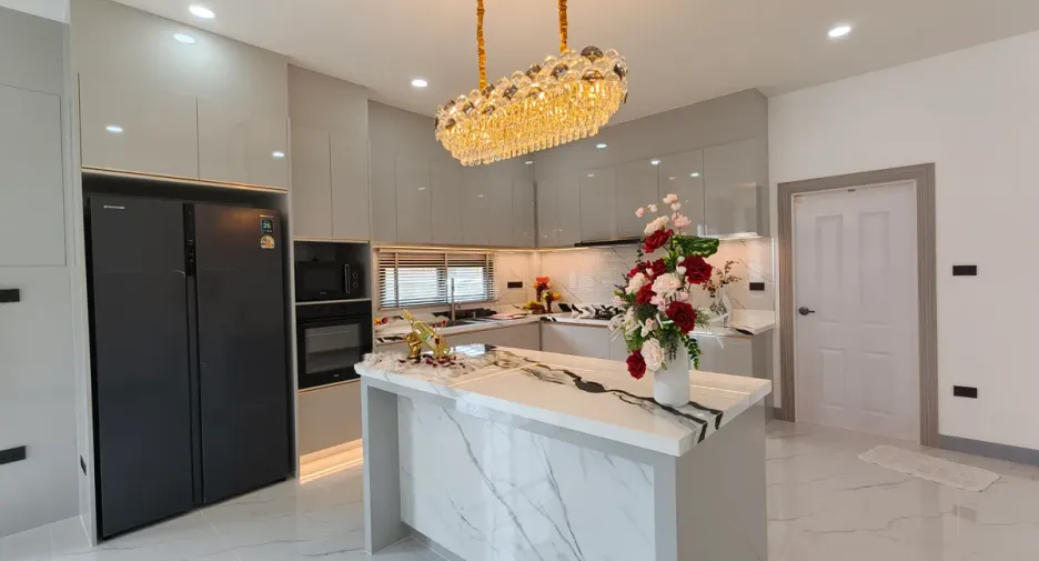 Casa en venta de 4 habitaciones en Bang Lamung, Chonburi