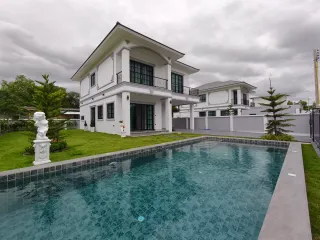 Casa en venta de 4 habitaciones en Bang Lamung, Chonburi