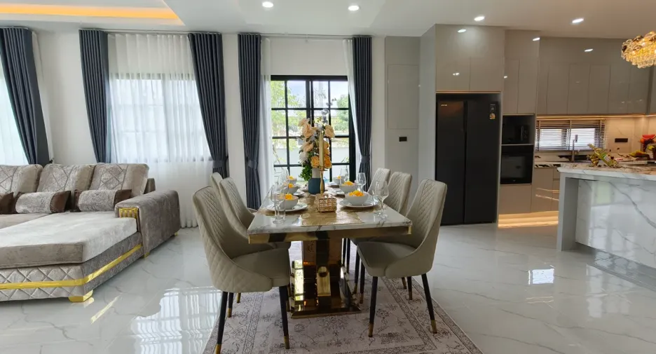 Casa en venta de 4 habitaciones en Bang Lamung, Chonburi