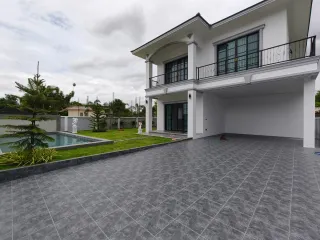 Casa en venta de 4 habitaciones en Bang Lamung, Chonburi